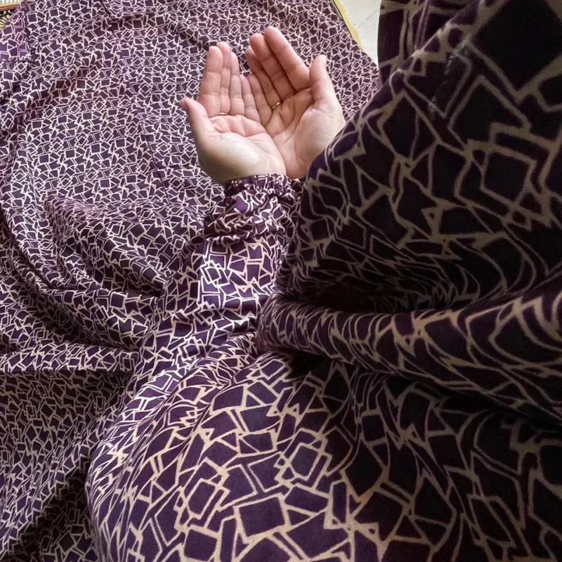 Namaz Chaddar in Anthurium Maroon with Square Print